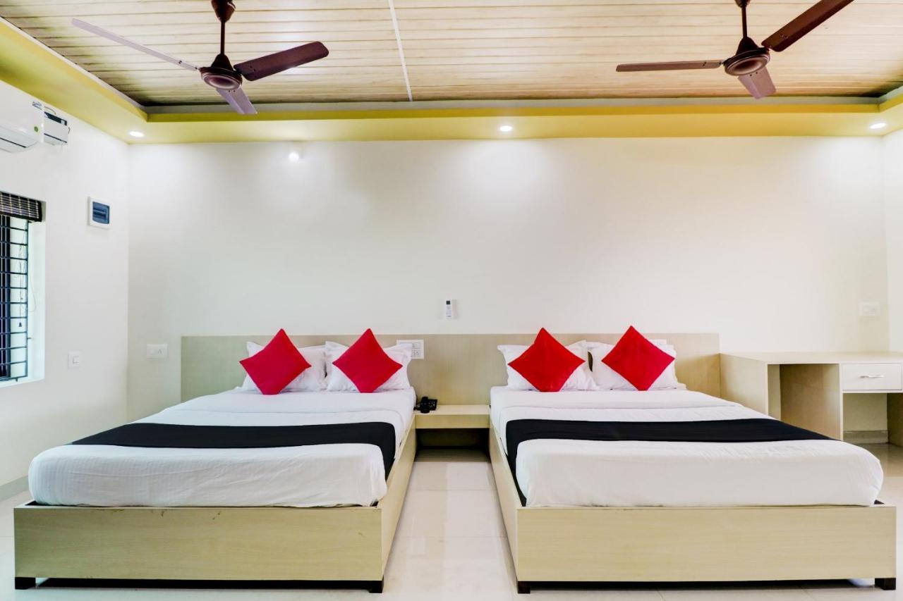 Vaccinated Staff - Capital O 77266 Light House Beach Resort Pangala 외부 사진